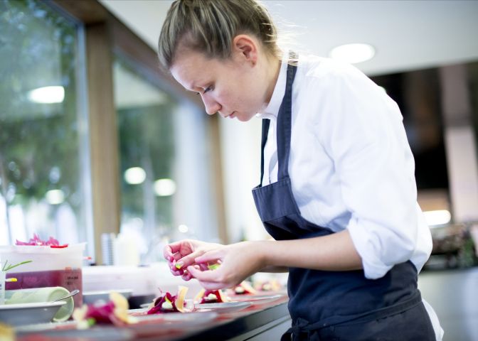 Hotels & Restaurants