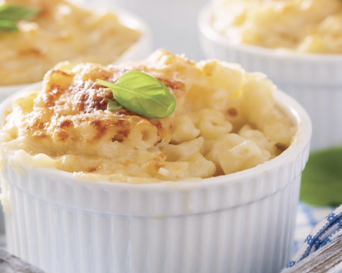 Macaroni and cheese in ramekins